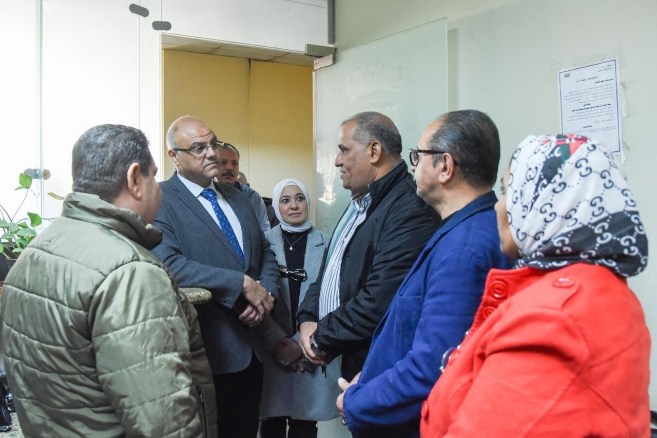 محافظ الإسكندرية في جولة مفاجئة بديوان المحافظة و«خدمات مصر».. توجيهات حاسمة بسرعة إنهاء شكاوى المواطنين