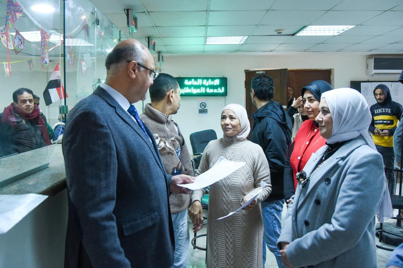 محافظ الإسكندرية في جولة مفاجئة بديوان المحافظة و«خدمات مصر».. توجيهات حاسمة بسرعة إنهاء شكاوى المواطنين