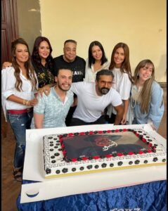 محمد حماقي يتألق إخراجيًا في «روج أسود»