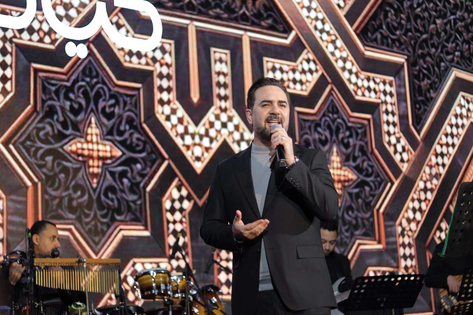 ليلة من الطرب والعطاء.. وائل جسار يشعل أجواء القاهرة في حفل خيري بحضور وزراء ونجوم الفن