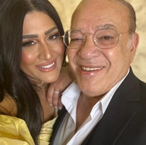 صلاح عبد الله يحتفل بعيد ميلاد ابنته بكلمات مؤثرة