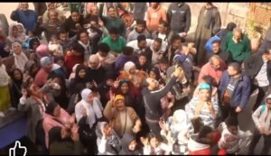 فيديو: الجمهور يلتف حول عمرو سعد في كواليس «إفراج» في مصر القديمة ويعلق: أغلي حاجة حضن الناس الطيبين 