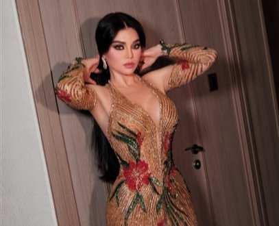 إطلالة ساحرة لـ هيفاء وهبي تشعل بها أجواء عيد الحب في قبرص