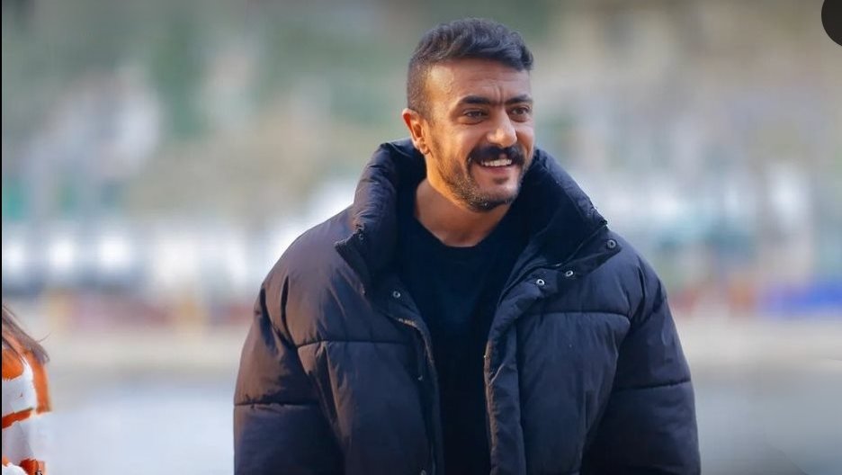 أحمد العوضي يحتفل بتصدر مسلسله الترند: «بفضل ربي وبدعم إخواتي»