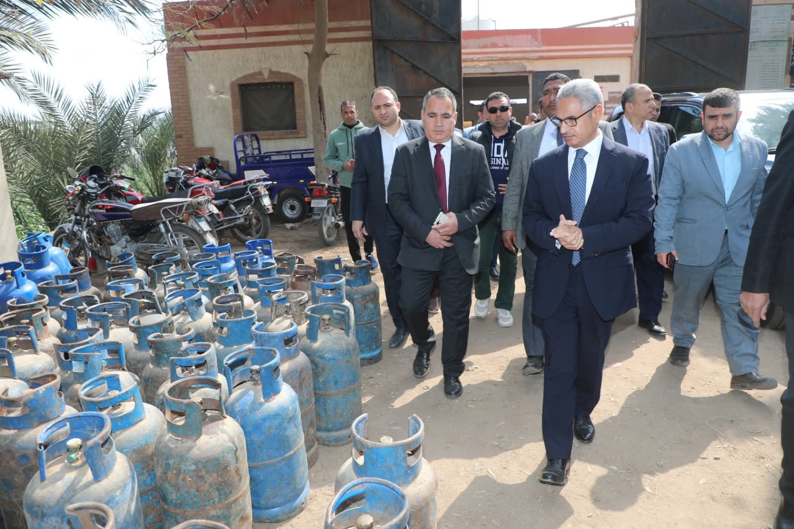 محافظ بني سويف يوجه بتكثيف المرور على مستودعات البوتاجاز ومراجعة اشتراطات الحماية المدنية ووسائل الأمن والسلامة