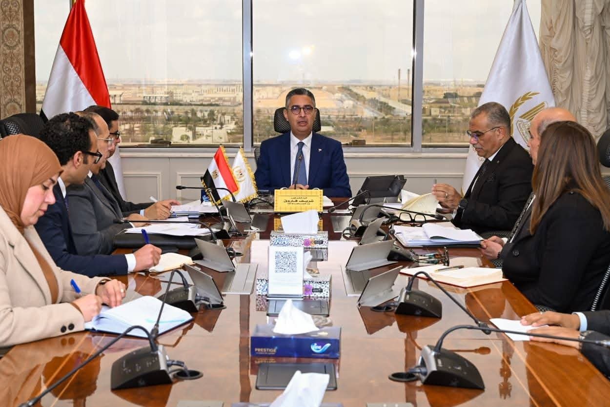 وزير التموين يعقد اجتماعًا موسعًا لمتابعة الاحتياطي الاستراتيجي من السلع 