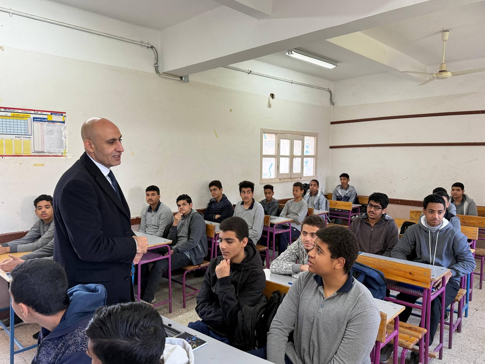 وزير التربية والتعليم يفاجئ مدارس قنا لمتابعة انضباط سير العملية التعليمية 3 وزير التربية والتعليم يفاجئ مدارس قنا لمتابعة انضباط سير العملية التعليمية