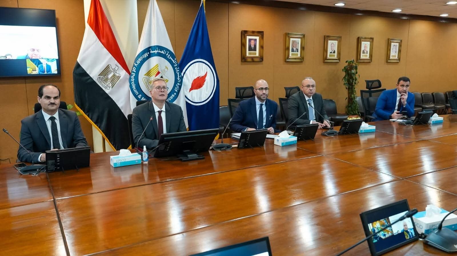 وزير البترول يتابع مع شيفرون تعزيز التنسيق للانتهاء من اتفاقيات ربط حقل أفروديت القبرصي بمصر