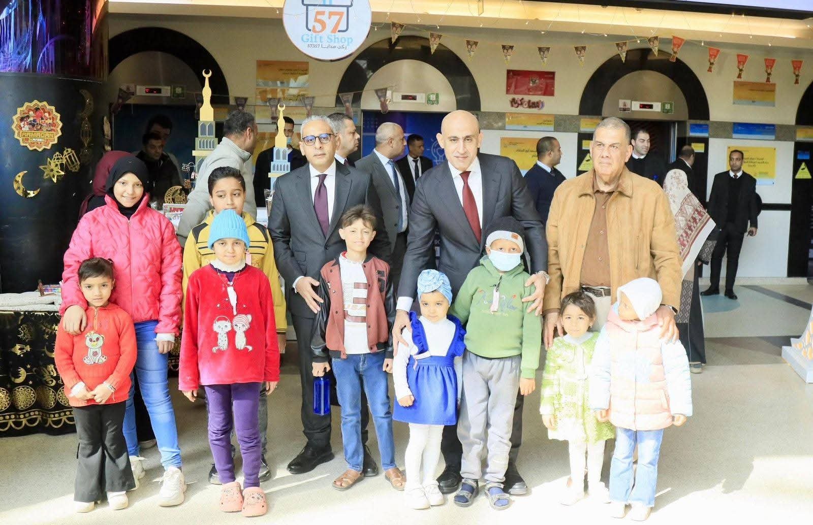 وزير التربية والتعليم يزور مستشفى "٥٧٣٥٧" لعلاج سرطان الأطفال..ويشيد بالدور الإنساني والعلمي للمستشفى