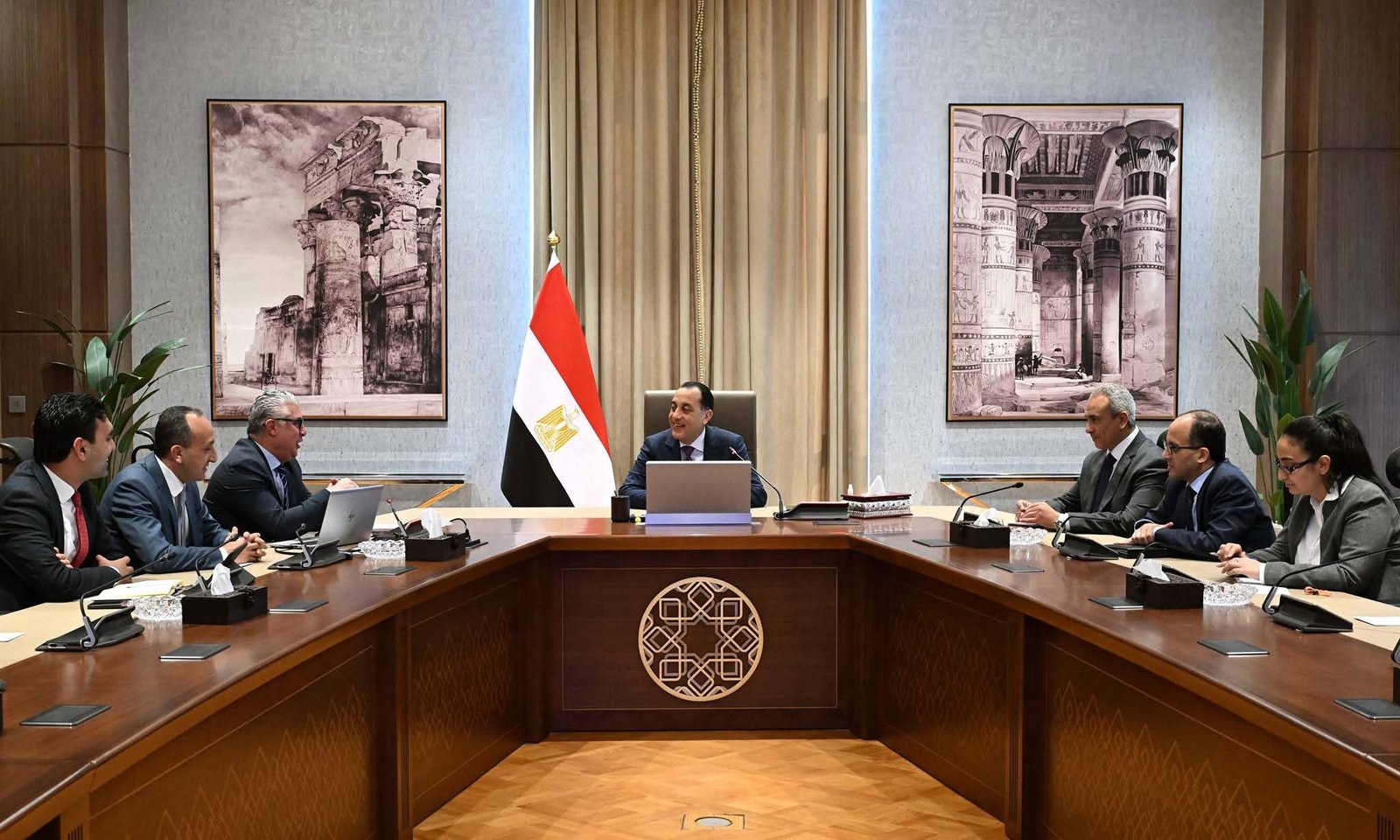 رئيس الوزراء يتابع الموقف التنفيذي لمشروعات المنطقة الاقتصادية لقناة السويس