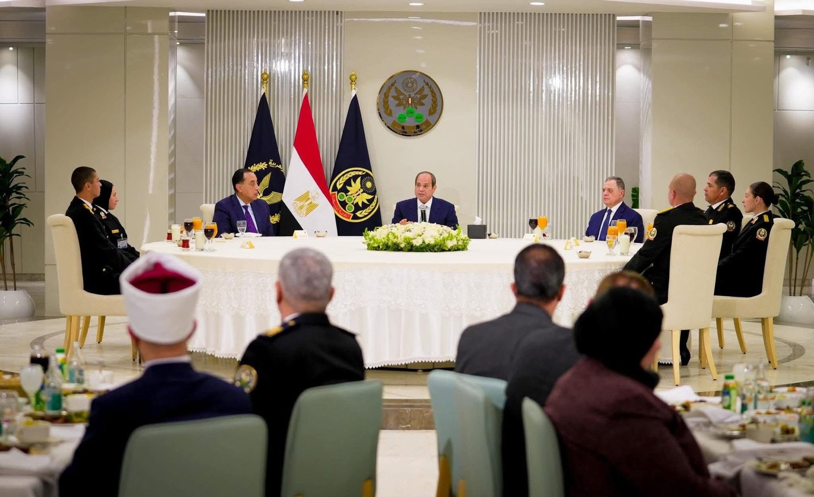 السيسي من إفطار أكاديمية الشرطة: الوعي هو خط الدفاع الأول.. وتطوير المؤسسات مسؤولية مستمرة 1 السيسي من إفطار أكاديمية الشرطة: الوعي هو خط الدفاع الأول.. وتطوير المؤسسات مسؤولية مستمرة