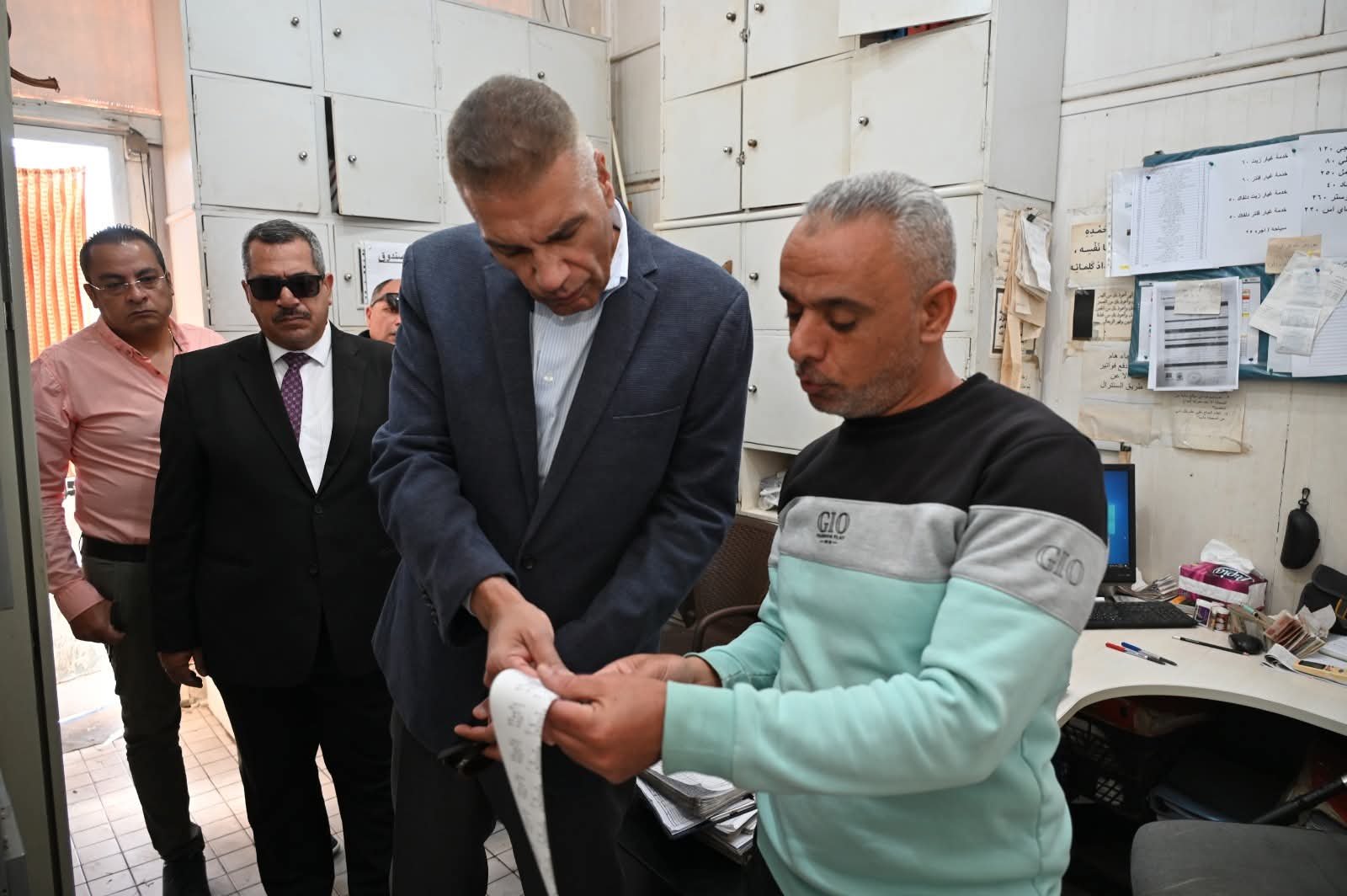 محافظ جنوب سيناء يتفقد محطات الوقود لمتابعة الالتزام بالتعريفة الجديدة