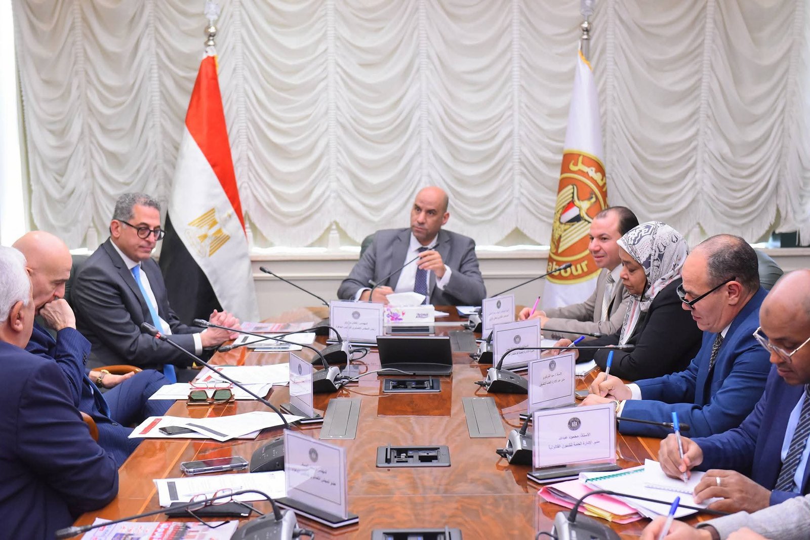 وزير العمل يؤكد لممثلي المجلس التصديري للملابس الجاهزة: إزالة أي عقبات قد تواجه هذه الصناعة كثيفة العمالة