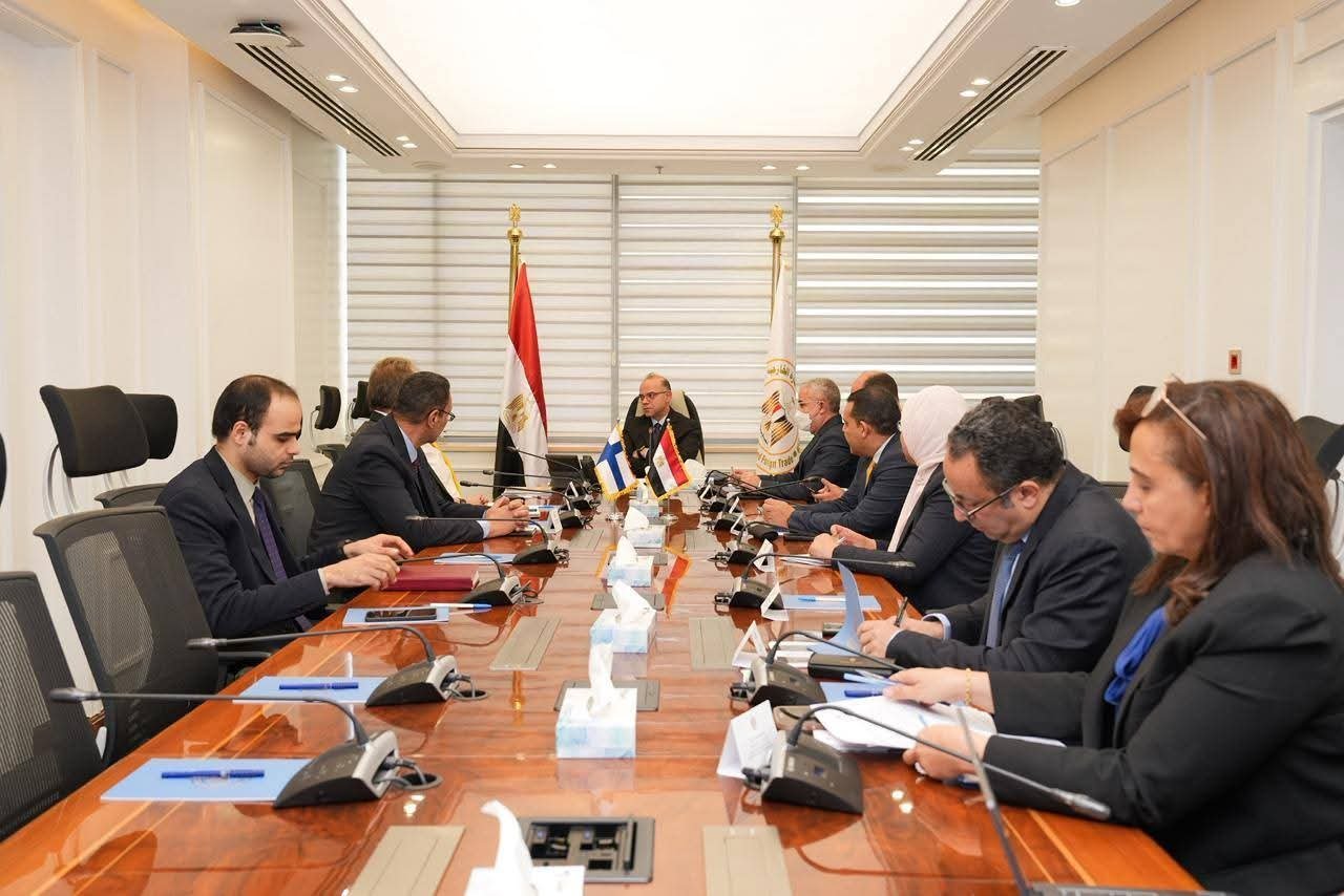 فريد يلتقي سفيرة فنلندا بالقاهرة لبحث سبل تعزيز التعاون الاقتصادي والاستثماري بين البلدين