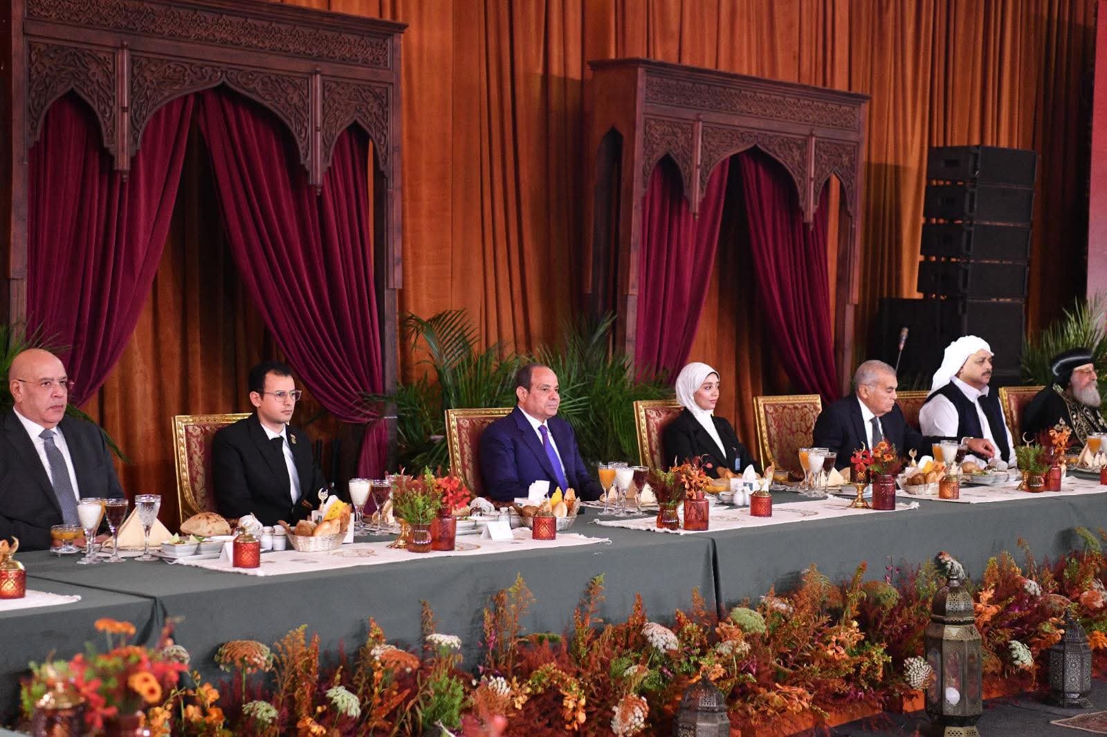 الرئيس السيسى يشارك في حفل إفطار الأسرة المصرية مع ممثلين عن مختلف مكونات الشعب المصري