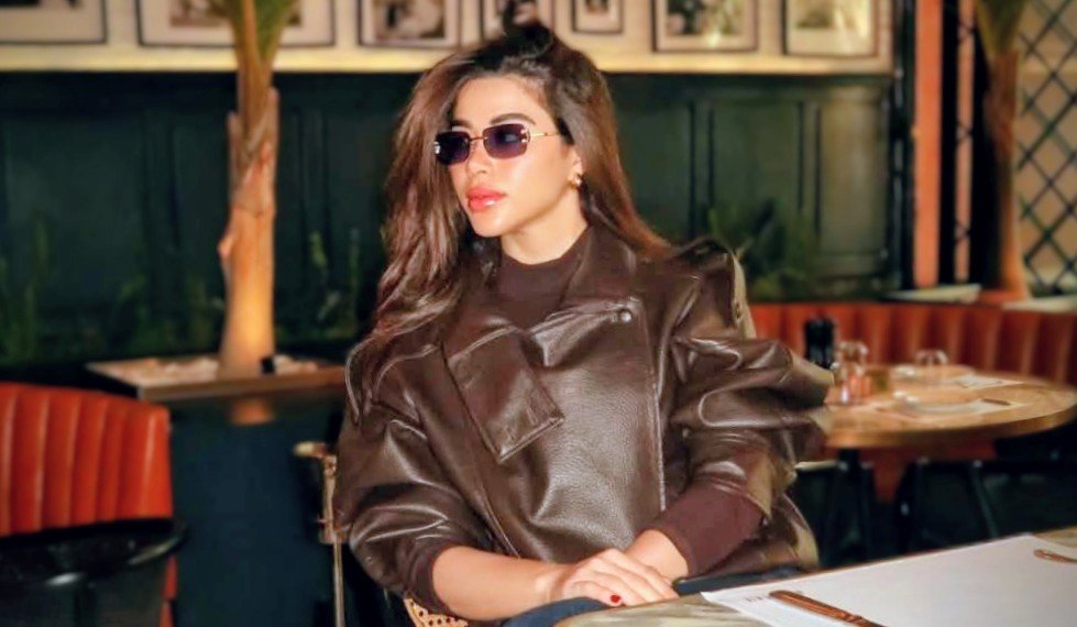 الفنانة يارا السكري بإطلالة كاجوال في أحدث ظهور لها 
