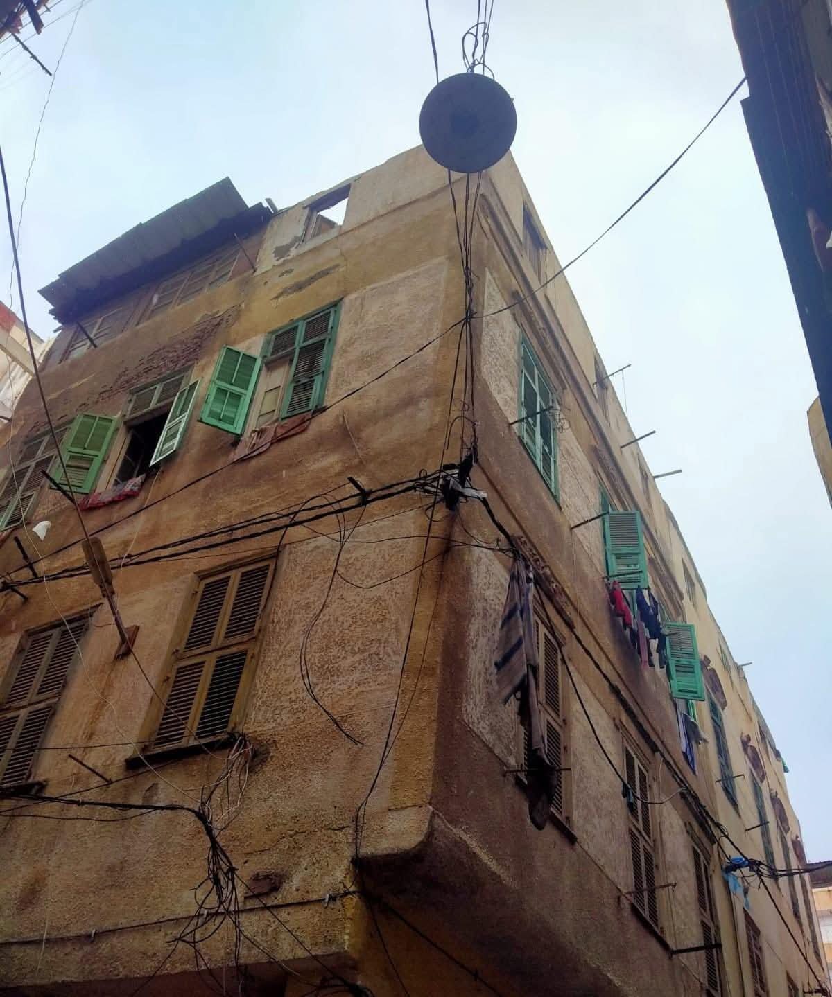 التعامل مع انهيار جزئي بعقار في الجمرك ووقوع حالة وفاة