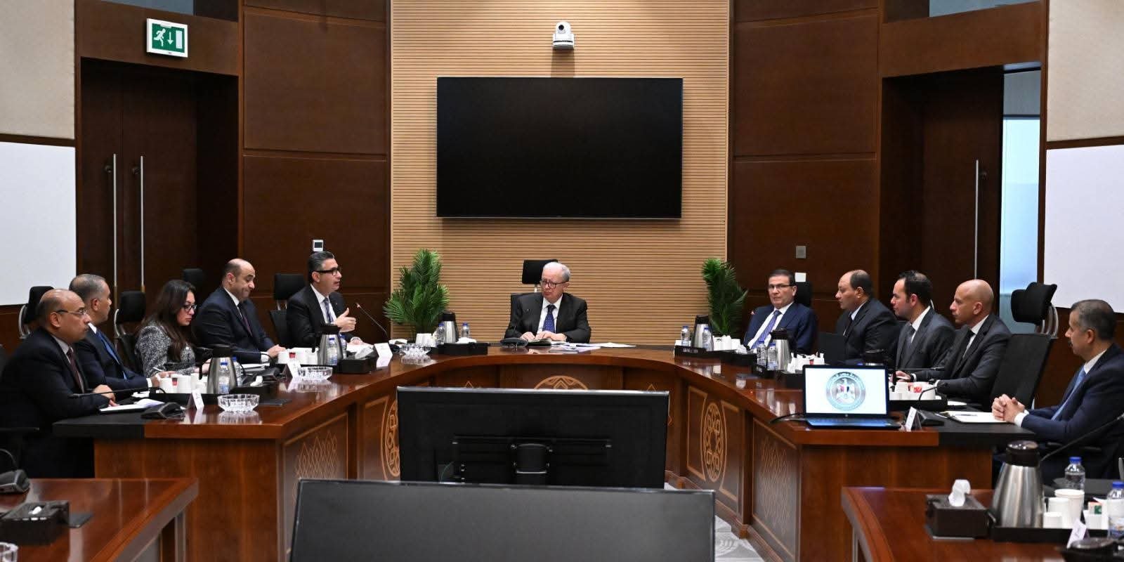 نائب رئيس مجلس الوزراء يتابع جهود الحكومة لتوفير وإتاحة السلع الأساسية للمواطنين 5 نائب رئيس مجلس الوزراء يتابع جهود الحكومة لتوفير وإتاحة السلع الأساسية للمواطنين