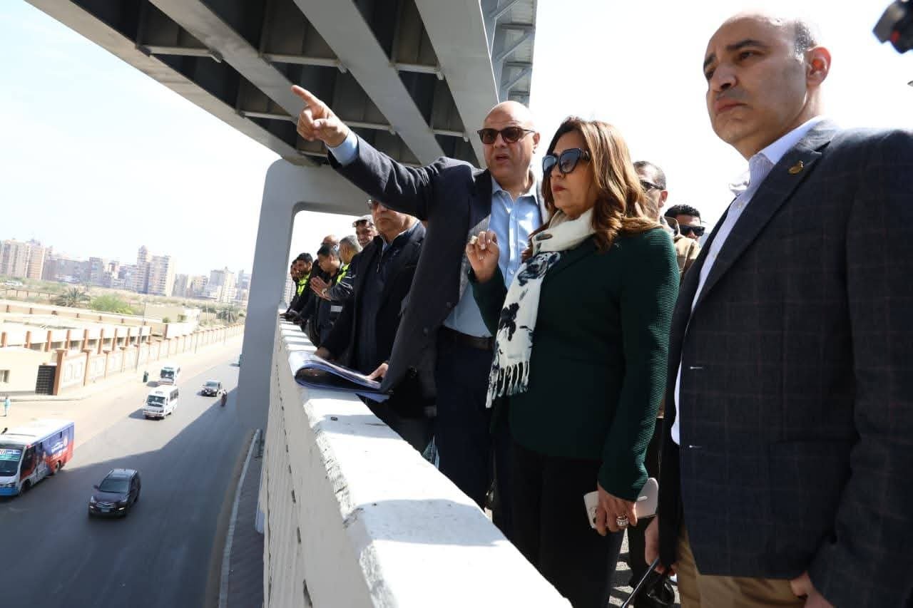 وزيرة التنمية المحلية والبيئة ومحافظ الإسكندرية يتفقدان كوبري الفريق أول سليمان عزت ومحاور مرورية حيوية بالمحافظة