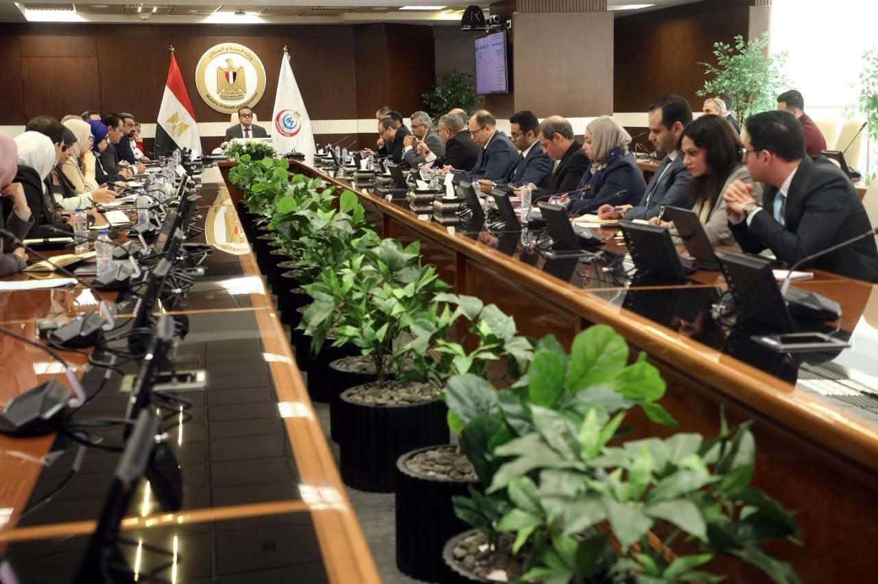 وزير الصحة يترأس اجتماعاً لمراجعة الحساب الختامي لموازنة 2024-2025