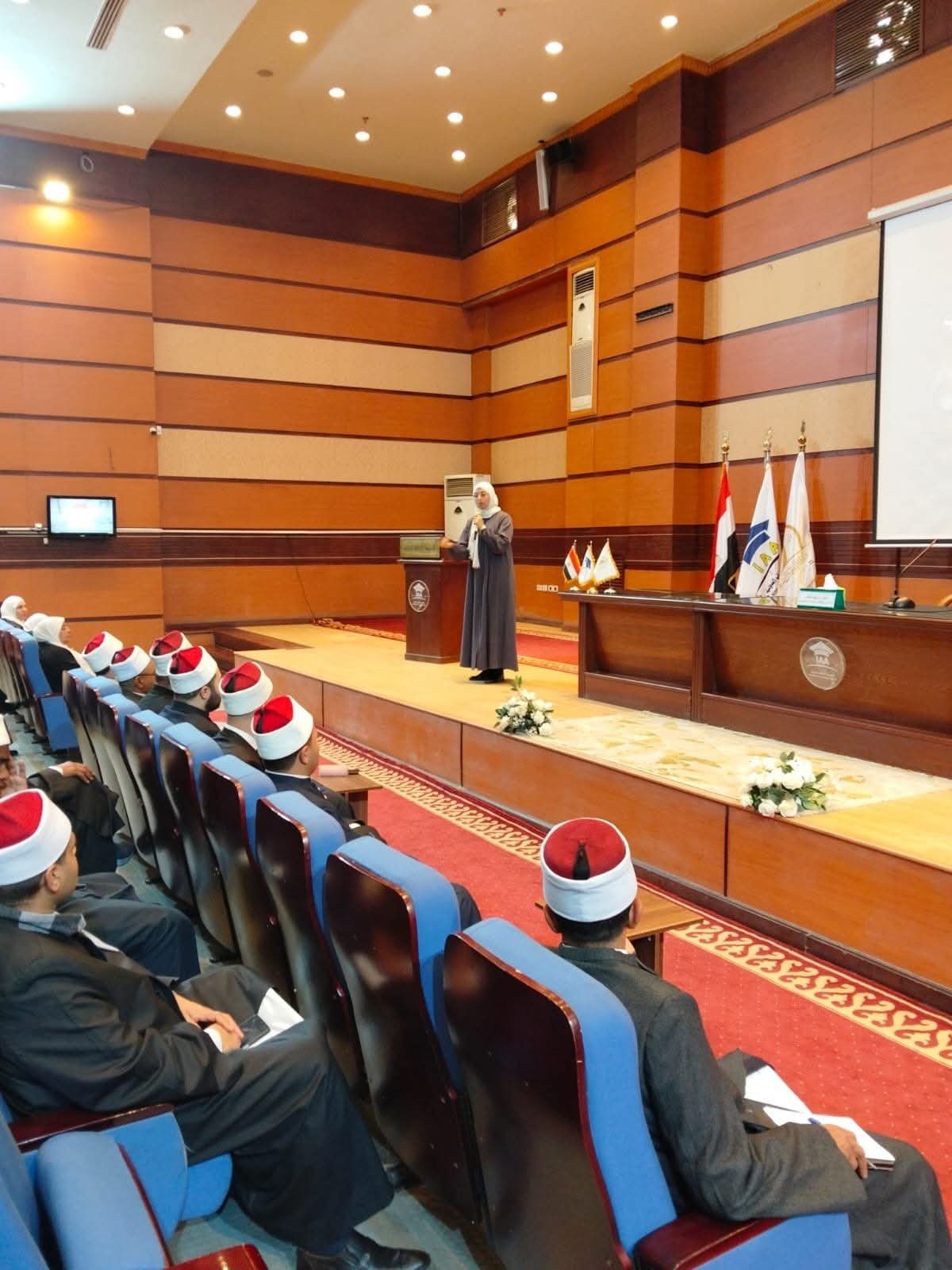 وزارة الأوقاف تطلق دورة متخصصة للأئمة والواعظات لتعزيز الوعي بقضايا الصحة والسكان