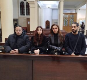 دوللي شاهين تقيم قداس ذكرى الأربعين لولدتها الراحلة "جاكلين الراعي" | صور