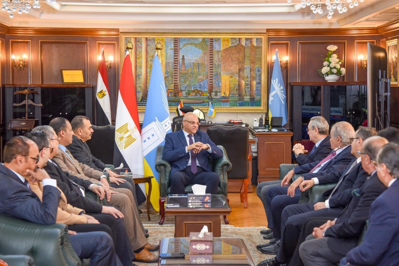 محافظ الإسكندرية يستقبل أعضاء مجلس إدارة جمعية رجال الأعمال في إطار الدفع بعجلة الاستثمار 6 محافظ الإسكندرية يستقبل أعضاء مجلس إدارة جمعية رجال الأعمال في إطار الدفع بعجلة الاستثمار