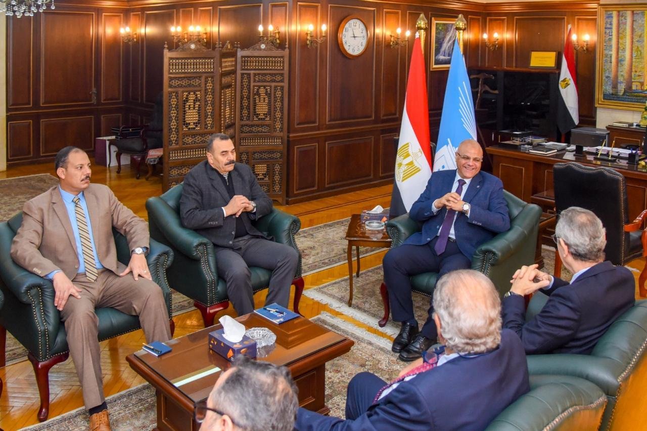 محافظ الإسكندرية يستقبل أعضاء مجلس إدارة جمعية رجال الأعمال في إطار الدفع بعجلة الاستثمار 