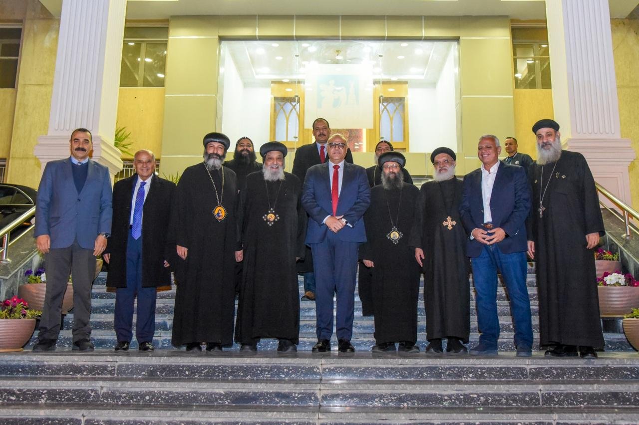 محافظ الإسكندرية يؤكد وحدة الصف الوطني خلال استقباله وفد الكنيسة القبطية