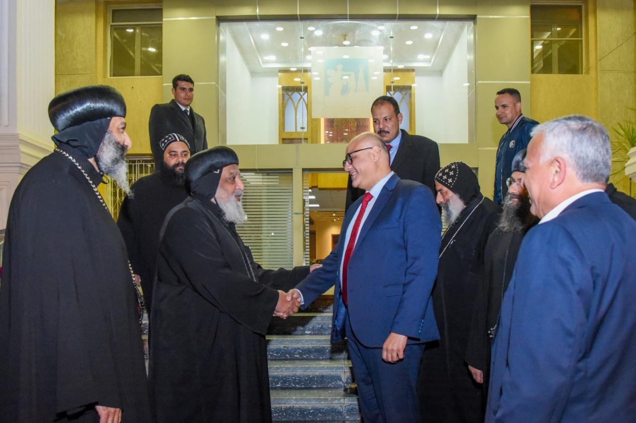 محافظ الإسكندرية يؤكد وحدة الصف الوطني خلال استقباله وفد الكنيسة القبطية