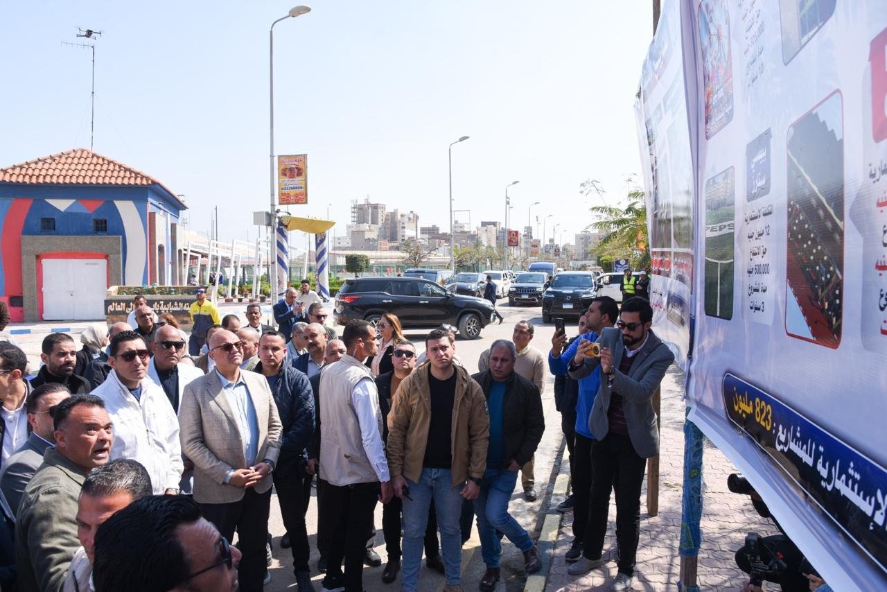 وزير الشباب ومحافظ الإسكندرية يفتتحان ملعب "بيبسي ستارز" بأبو قير 