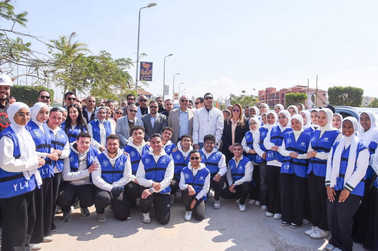 وزير الشباب ومحافظ الإسكندرية يفتتحان ملعب "بيبسي ستارز" بأبو قير 