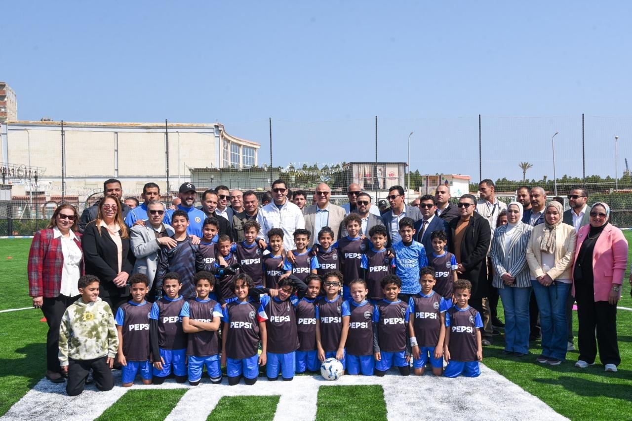 وزير الشباب ومحافظ الإسكندرية يفتتحان ملعب "بيبسي ستارز" بأبو قير 