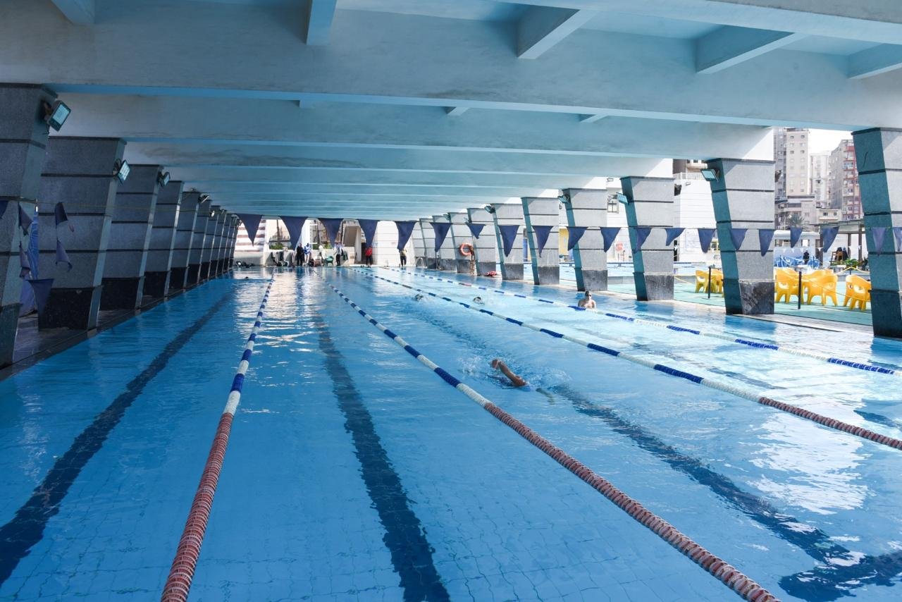 وزير الشباب ومحافظ الإسكندرية يتفقدان النادي الأولمبي المصري ويفتتحان حمام سباحة باسم الكابتن نبيل الشاذلي