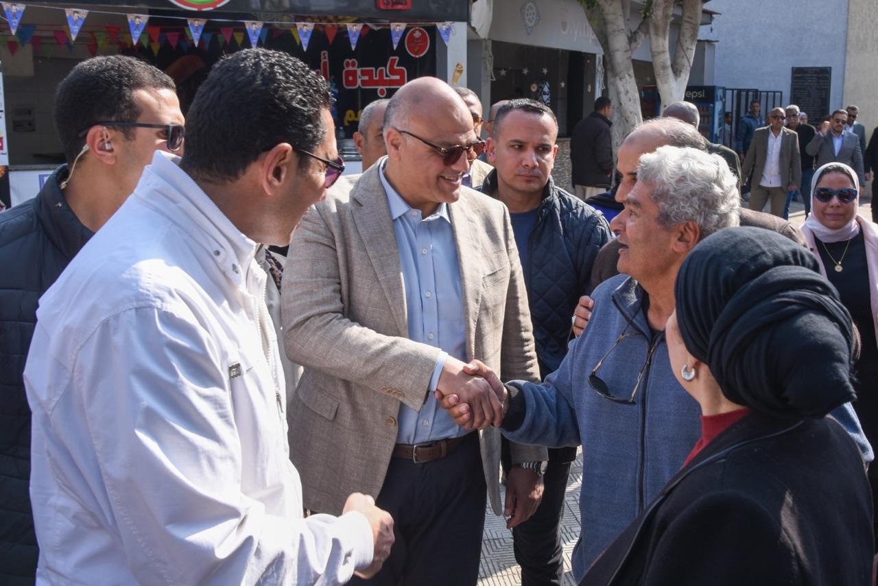 وزير الشباب ومحافظ الإسكندرية يتفقدان النادي الأولمبي المصري ويفتتحان حمام سباحة باسم الكابتن نبيل الشاذلي