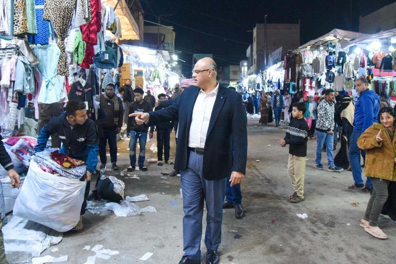 جولة مفاجئة لمحافظ الإسكندرية في العامرية تنتهي بإقالة رئيس الحي وإزالة الإشغالات بشارع الجمهورية