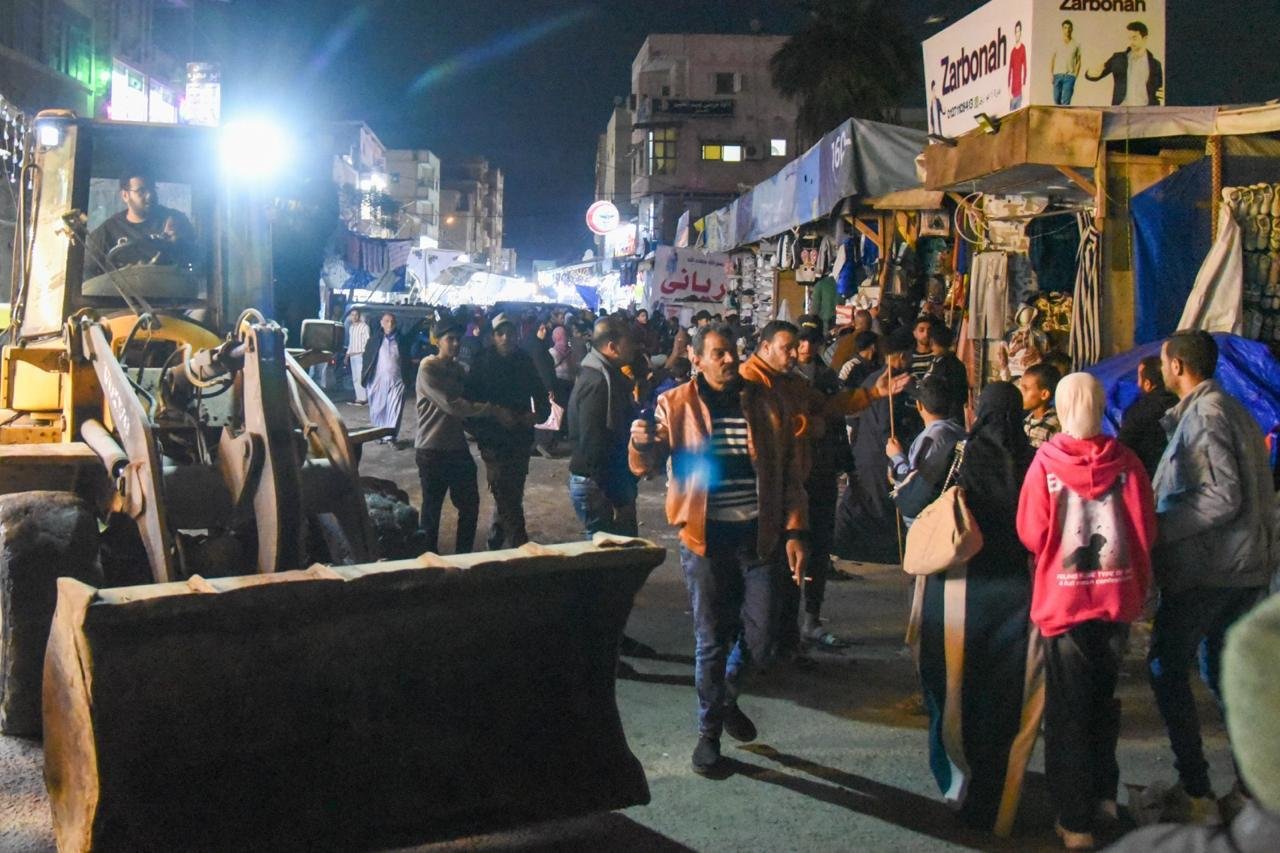 جولة مفاجئة لمحافظ الإسكندرية في العامرية تنتهي بإقالة رئيس الحي وإزالة الإشغالات بشارع الجمهورية