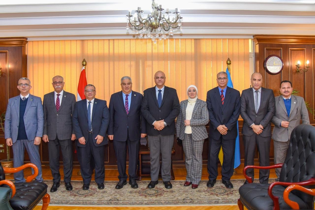 محافظ الإسكندرية يستقبل رئيس جامعة برج العرب لبحث دعم التعليم التطبيقي