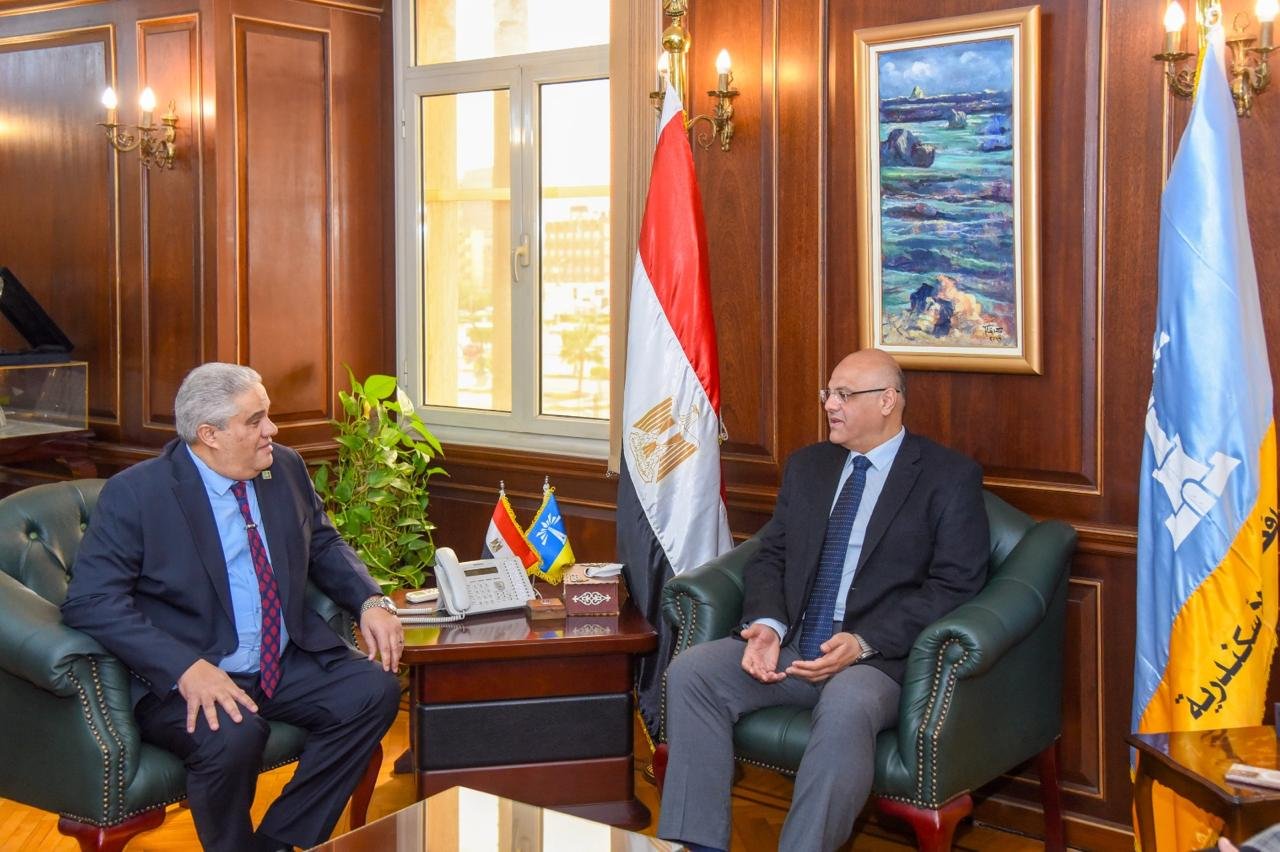 محافظ الإسكندرية يستقبل رئيس جامعة برج العرب لبحث دعم التعليم التطبيقي
