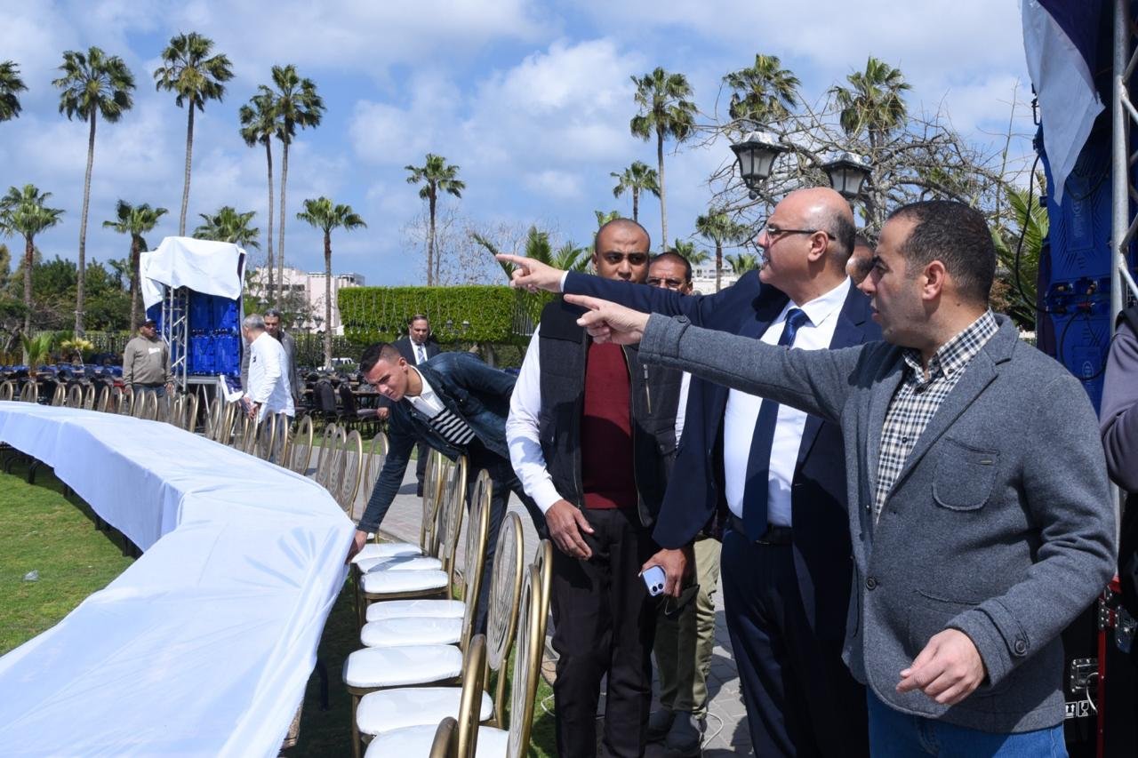 محافظة الإسكندرية تنظم مائدة إفطار جماعي للعاملين بالجهات التنفيذية داخل حديقة أنطونيادس