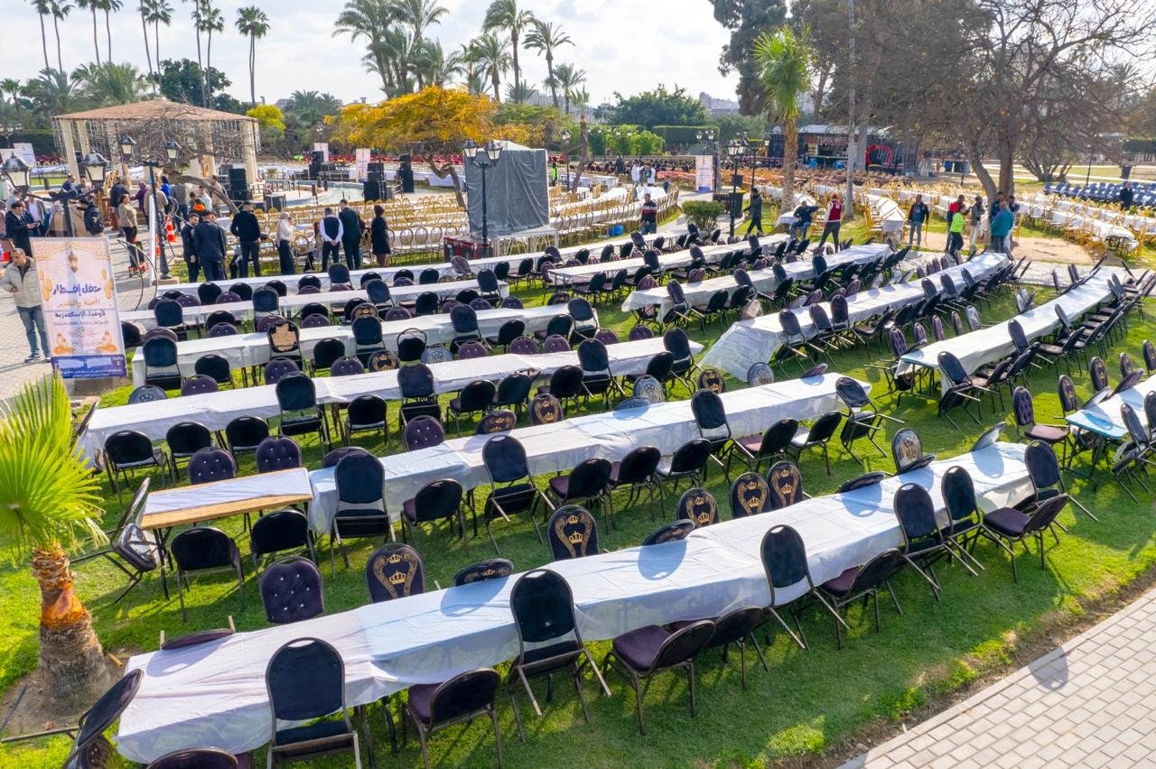 محافظة الإسكندرية تنظم مائدة إفطار جماعي للعاملين بالجهات التنفيذية داخل حديقة أنطونيادس