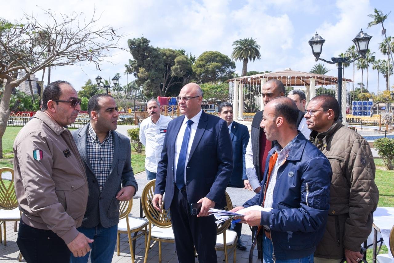 محافظة الإسكندرية تنظم مائدة إفطار جماعي للعاملين بالجهات التنفيذية داخل حديقة أنطونيادس