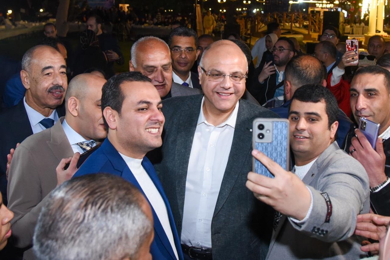 محافظ الإسكندرية ينظم الإفطار السنوي للمحافظة بحضور نحو 7 آلاف عامل في حديقة أنطونيادس