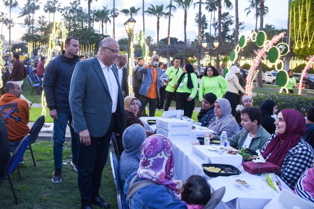 محافظ الإسكندرية ينظم الإفطار السنوي للمحافظة بحضور نحو 7 آلاف عامل في حديقة أنطونيادس