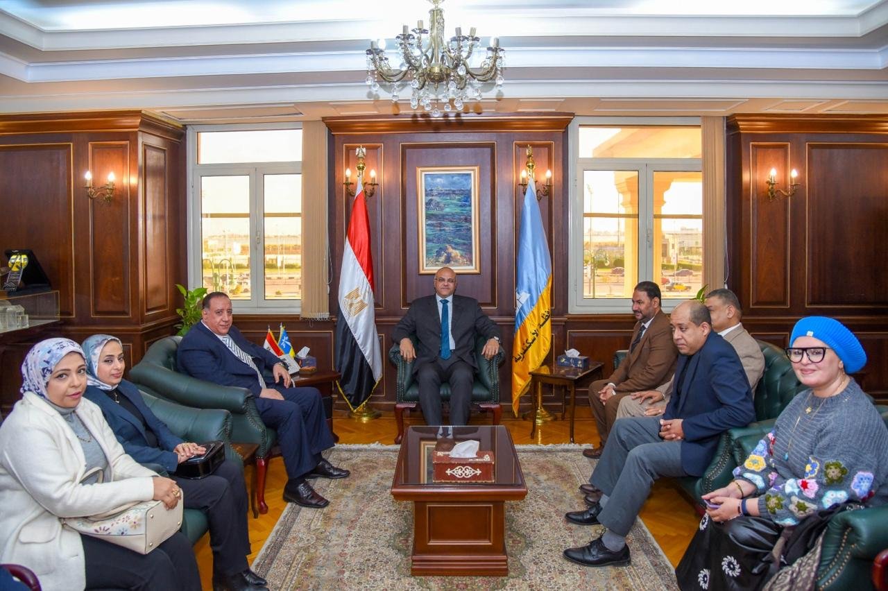 محافظ الإسكندرية يلتقي مجلس نقابة الصحفيين ويؤكد: الإعلام شريك أساسي في دعم مسيرة التنمية 3 محافظ الإسكندرية يلتقي مجلس نقابة الصحفيين ويؤكد: الإعلام شريك أساسي في دعم مسيرة التنمية