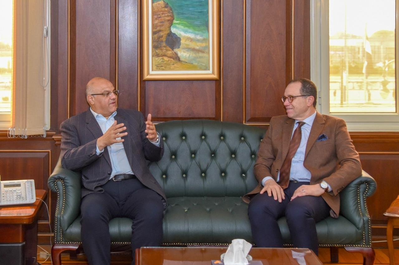 محافظ الإسكندرية يلتقي العضو المنتدب التنفيذي لشركة إيجوث لبحث تعزيز النشاط السياحي 