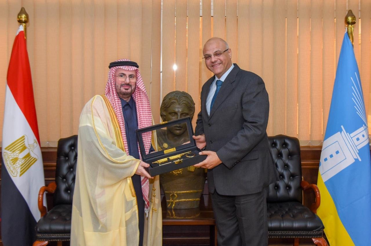 محافظ الإسكندرية يلتقي القنصل العام للمملكة العربية السعودية بالإسكندرية لتعزيز سبل التعاون المشترك