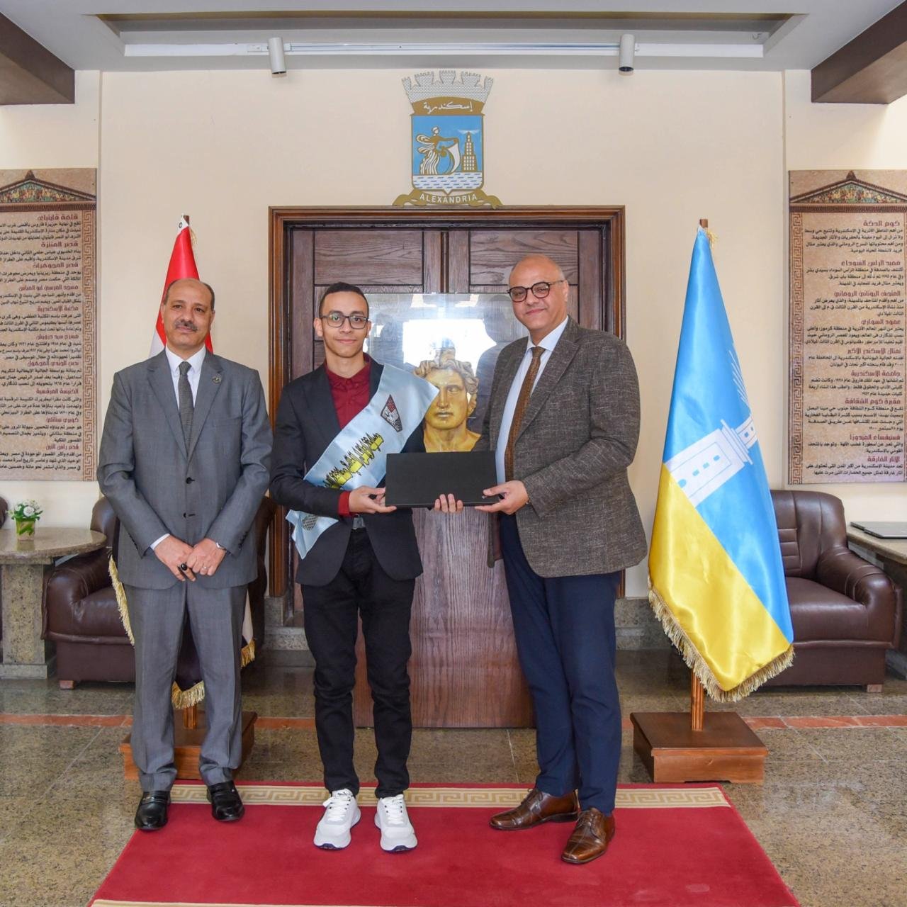 محافظ الإسكندرية يكرّم أوائل الجمهورية في مسابقة أوائل الطلبة للثانوية العامة لغات