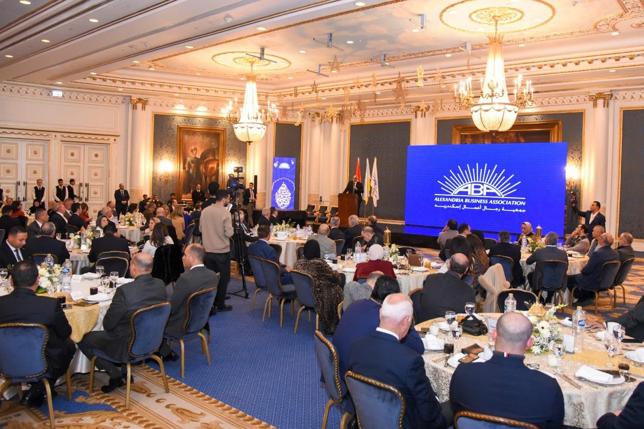 محافظ الإسكندرية يشهد ندوة رجال الأعمال ويعلن دعم الاستثمار.. وتوقيع بروتوكول تعاون مع نادي اليخت المصري