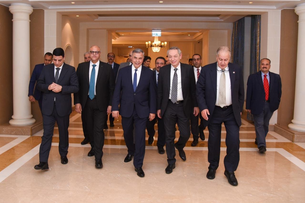 محافظ الإسكندرية يشهد ندوة رجال الأعمال ويعلن دعم الاستثمار.. وتوقيع بروتوكول تعاون مع نادي اليخت المصري